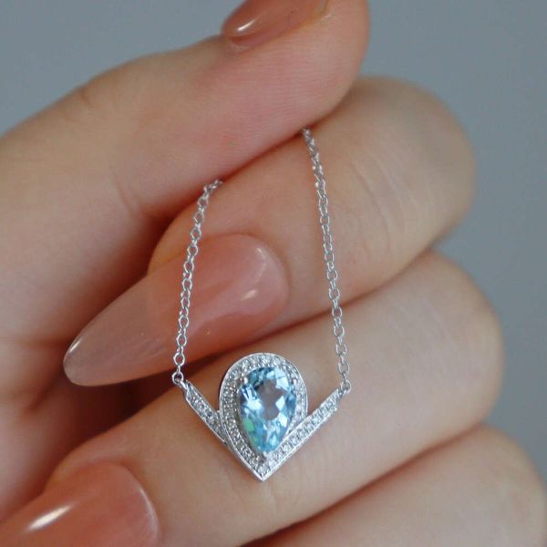 Xiy atacado diamante branco ouro sólido aquamarine gota de água v forma colar clássico pedra preciosa au750 jóias finas