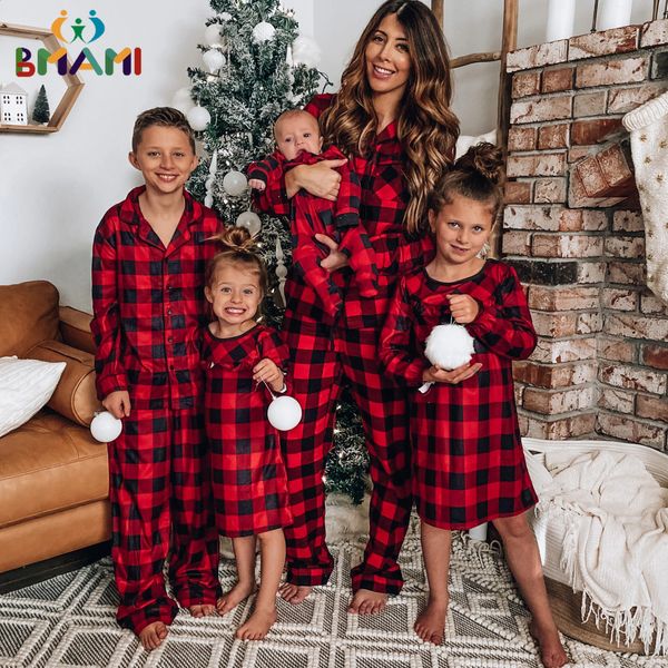 Aile Eşleşen Kıyafetler Noel Aile Eşleştirme Pijamalar Giysileri Setler Uzun Kollu Kırmızı Ekose Gömlek Pantolon Toddler Kız Anne Kızı Giysileri Pijama 231118