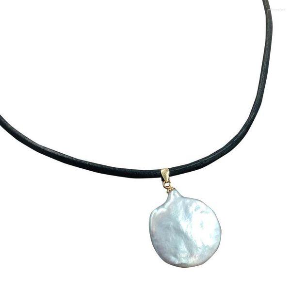 Collane con pendente Collana di perle d'acqua dolce naturali 18 mm a forma di moneta grande barocca. Magnete più vicino