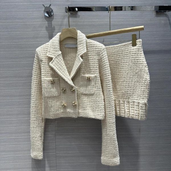 Abiti da lavoro Donna Autunno Inverno Designer Paillettes Gonna scozzese in rilievo con motivo waffle Set Bottoni di perle Colletto dentellato Top Mini 2 pezzi