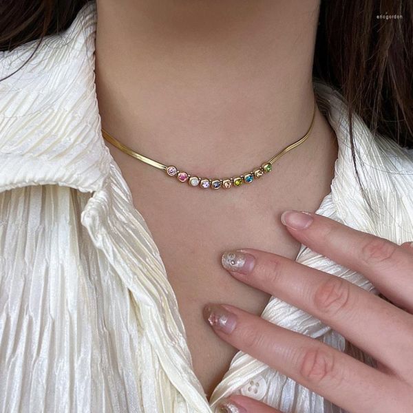 Choker Minar Persönlichkeit glänzender buntes CZ Zirkon für Frauen Gold Farbe Metall Weit flacher Herribone Halskette Schmuck