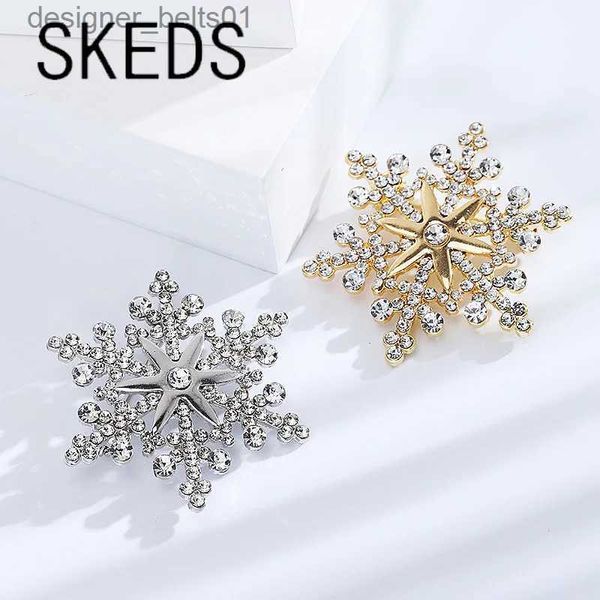 Pinos Broches SKEDS Moda Feminina Elegante Cristal Flocos de Neve Roupas Broches High-end Clássico Design Vintage Emblemas de Metal Pinos para LaL231120