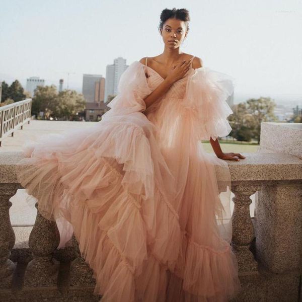 Abiti da festa graziosi rosa Vedi attraverso il ballo di tulle increschi di abiti a più ginocchia con maniche a soffia