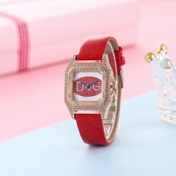 Relógios de pulso de luxo DQG Ladies Assista Square Starry Sky Full Diamond Red Quartz Montre Femme Bracelet para mulheres Relógio Relógio