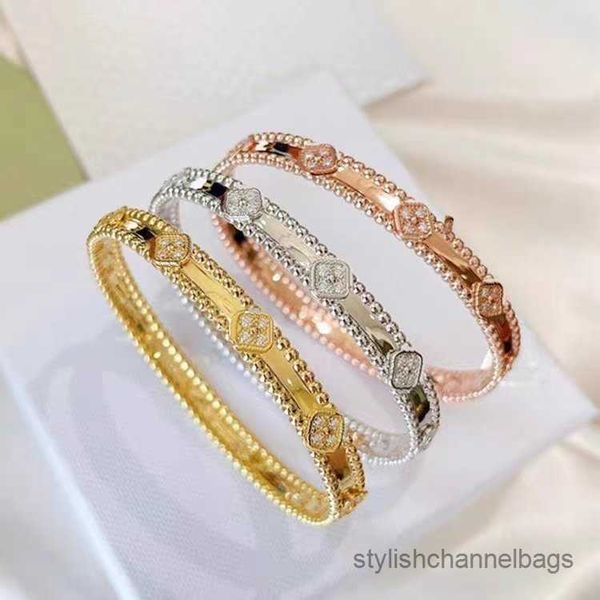 Charm Bracelets süßes Armband Designer Luxus Schmuck Frauen Armreif Classic Titanium Steel Alloy Gold-Plated Steel Gold Charm Bracelets