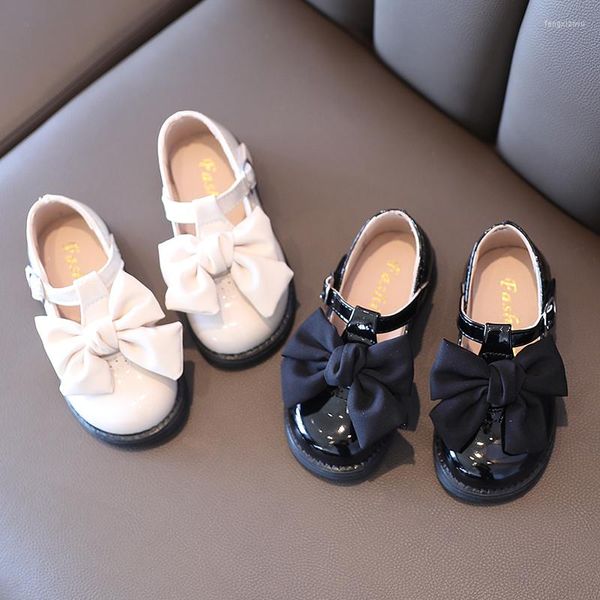 Sapatos chatos 2023 Spring Girls Patent Leather T Strap for Kids Casual Shoe Big Bow Princesa Princesa Non Slip Filmes