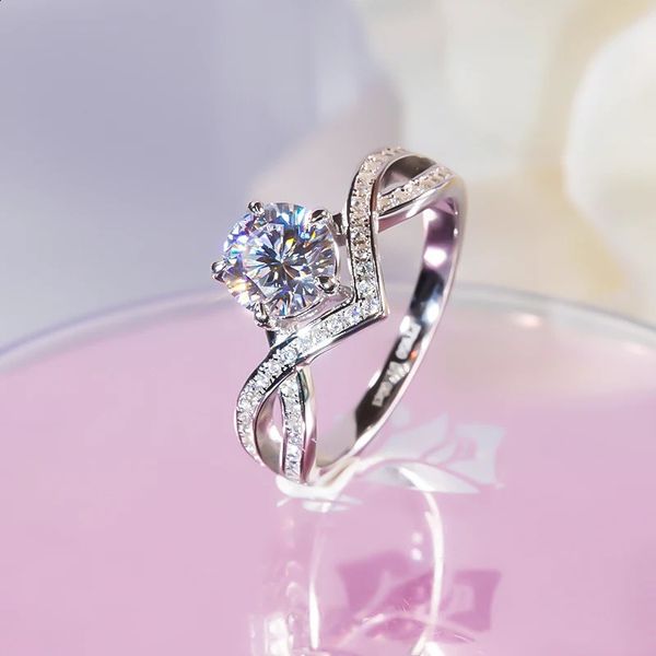 Обручальные кольца Серебро S925 с платиновым покрытием 1 карат Кольцо Женское V-образное обручальное кольцо на поворотной руке для подарка подруге Fine Jewelry231118