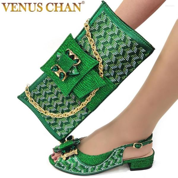 Sandálias chan 2023 mais recente elegante estilo verde cor de dedo do pé decorado com butterfly design de banquetes sapatos femininos e conjuntos de bolsas