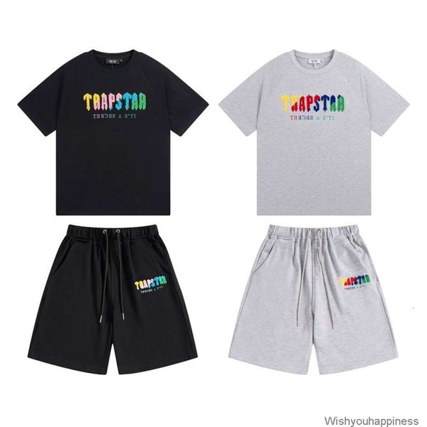 T-Shirts T-Shirts Herren Designerkleidung Trapstar Regenbogen Handtuch Stickerei Street Fashion Br Ins Baumwolle Lose Kurzarm Shorts Sport Set Sommer