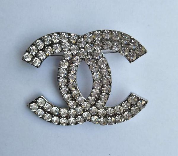 Brosche Designer Hiqh Qualität Schmuck Vintage Pins 18K Gold plattiert Broschen Frauen Luxusdesigner Lady Crystal Pearl Broschen Pins 81