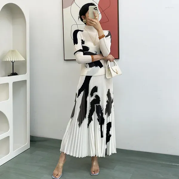 Рабочие платья Miyake Плиссированный комплект Модный повседневный комплект из двух предметов Лето 2023 г. Половина футболки с высоким воротом Верхняя юбка Конец женской одежды