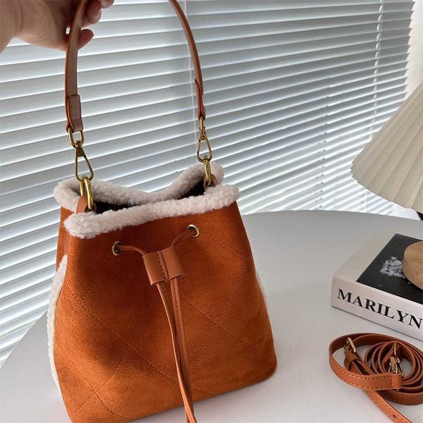 Modaya Kış Peluş Çizme Çantaları Kadın Tasarımcı Omuz Çantaları Kahverengi Crossbody Çanta Çanta Tote Debriyaj Çanta Çantaları