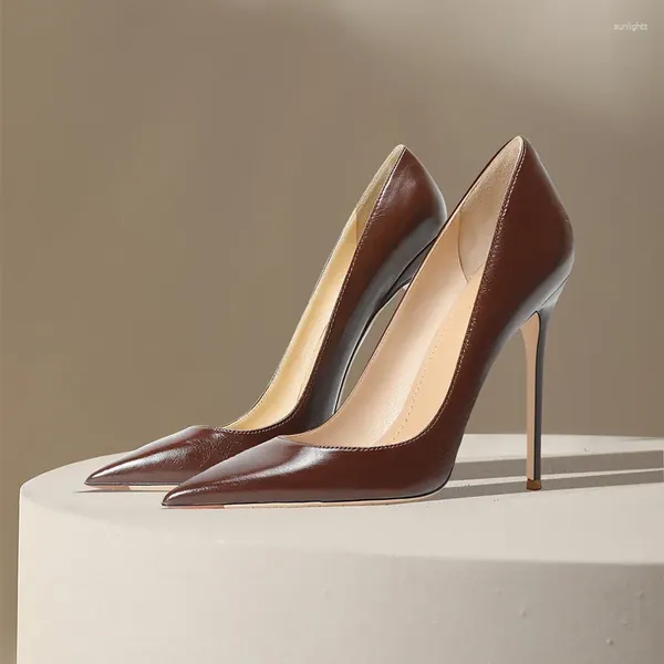 Sapatos de vestido Qualidade Mulheres Luxo Outono Elegante Café Bombas de Salto Alto com Dedo Apontado Acabamento Fosco para Escritório de Trabalho Diário Causal