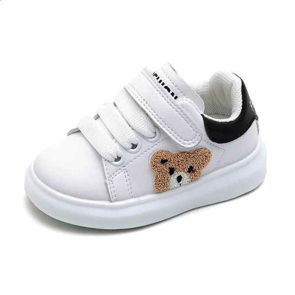 Primeiros caminhantes SpingAutumn Sapatos de bebê Couro Criança Meninos Meninas Sapatilhas Bonito Urso Sola Macia Tênis Branco Moda Pequena Crianças Sapatos 231118