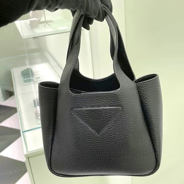 Bolsa de couro genuíno Triângulo totes bolsa prad moda feminina masculina designer espelho qualidade ombro crossbody bolsas de metal fecho de pressão magnético bolsas cesta bolsas