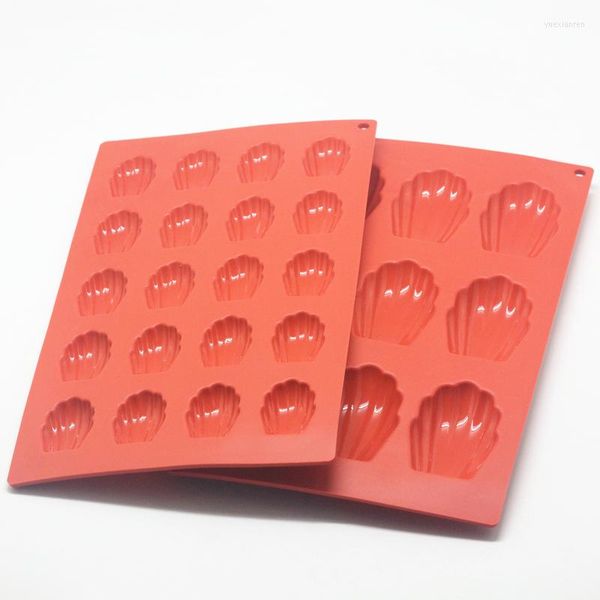 Stampi da forno 1Pc Mini Madeleine Cake Mold Forma a conchiglia Strumento in silicone Vino rosso 9 cavità / 20 Rilascio facile antiaderente
