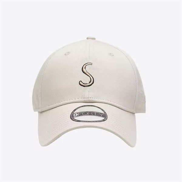 Beyzbol şapkası tasarımcı şapkası lüks şapkalar erkek spor beyzbol şapkası basit ve cömert süsleme yüz şekli şapka toptan satış ve perakende