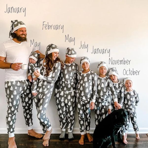 Família combinando roupas de algodão macio pijamas produtos do bebê árvore de natal impresso pijamas pai criança ternos roupas para casa 231118