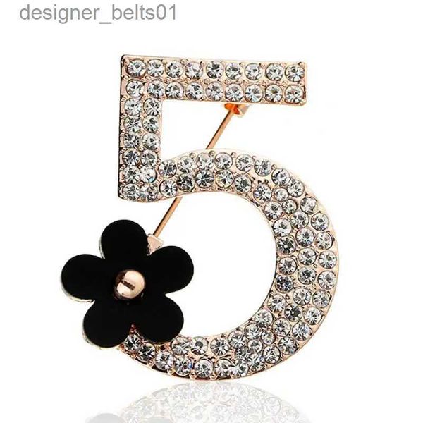 Pins Broschen Voller Strass Nummer 5 Blumenbrosche Luxusmode Hochzeitsfeier Brief Frau Boutonniere Broschen GeschenkL231120