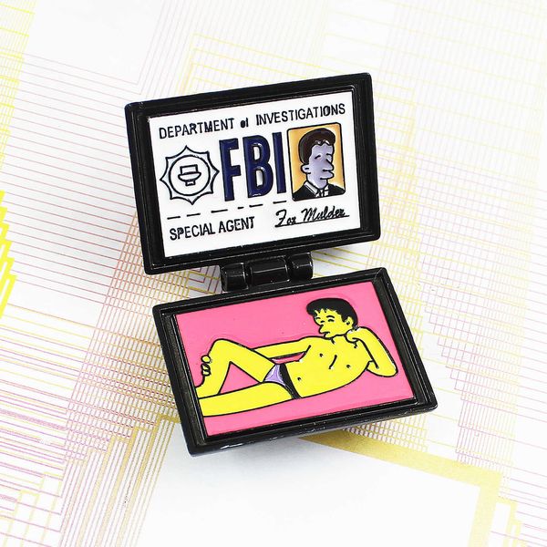 Pinos broches de esmaltamento cartão de identificação cartão xfiles fbi sr Burns Lisa Homer Jay Marge Kirk Originalidade Flip Broches Jewelry Gifts for Friends Z0421