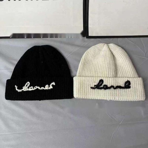 Outono designer gorro/bonés de crânio e inverno novo produto rede vermelha carta pérola lã chapéu frio quente malha moda