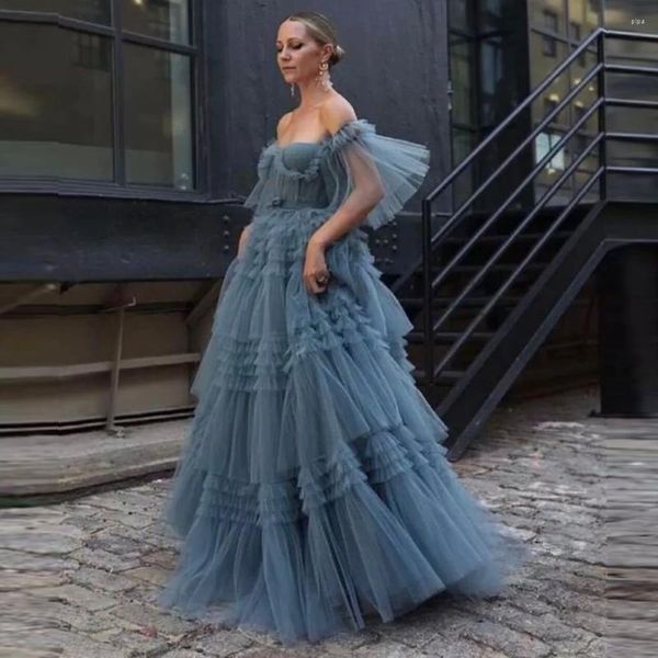 Abiti da festa OEING Off-Shoulder A-Line Abito in tulle blu polveroso Maniche corte Pieghe a strati Lunghezza formale fino al pavimento Abiti da ballo da sera rosa