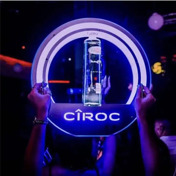 NightClub LED Ciroc Wodka Bottle Glorifier Display Party VIP Service Champagner Weinpräsenter mit Metallgriff, individuelle Batterieleistung, leuchtend