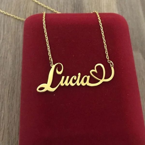 Collane a ciondolo in acciaio inossidabile Nome personalizzato collana con lettere retrò a forma di cuore Gioielli da donna Regalo di Natale 231121