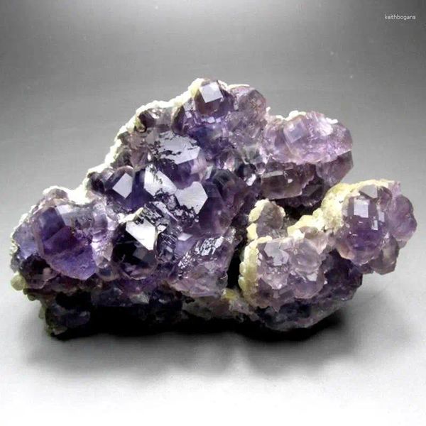 Декоративные статуэтки 1307г Фиолетовый-синий флюорит с кальцитом на матрице - кристаллы и камни Образец целебного минерала Домашний декор Фэн-шуй