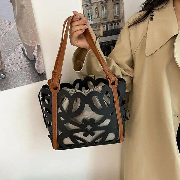 Borse a tracolla Secchiello cavo Borsa nera Borsa casual in pelle PU Borsa versatile a mano dal design di nicchia Borse di marca per le donne Domil