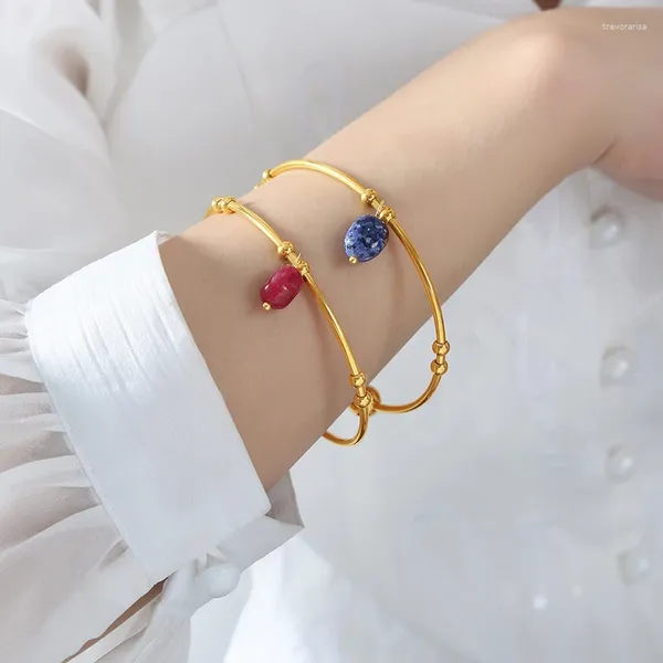 Bracciale aperto in acciaio inossidabile placcato oro 18 carati con agata rossa naturale e pietra di lapis, braccialetto aperto per le donne, polsino con texture, regalo di gioielli