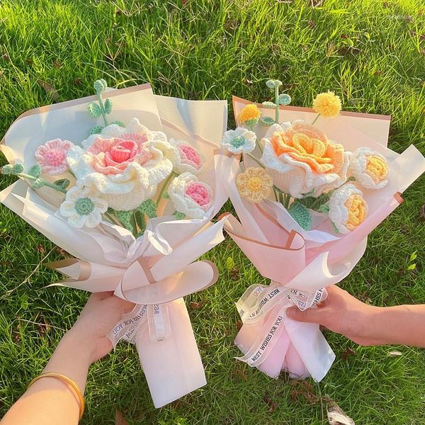 Fiori decorativi Rosa Fiore all'uncinetto Fai da te Bouquet lavorato a mano Regali artificiali finiti per gli amanti Festa della mamma Regalo dell'insegnante