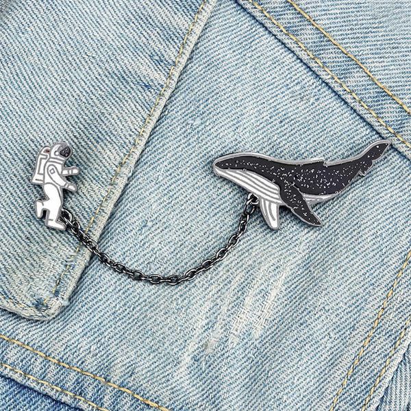 Pins Broschen Universum Reisen Astronaut und Wale Emaille Pin Cartoon Fisch Brosche Out Space Label Pins Jeansjacken Broschen Abzeichen Schmuck Z0421