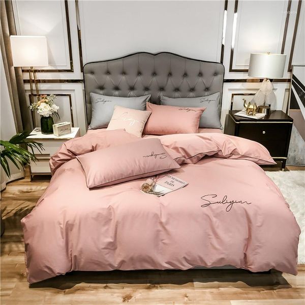 Set di biancheria da letto 2023 Copripiumino in cotone matrimoniale semplice in quattro pezzi Copripiumino in twill ricamato Confortevole fagiolo rosa