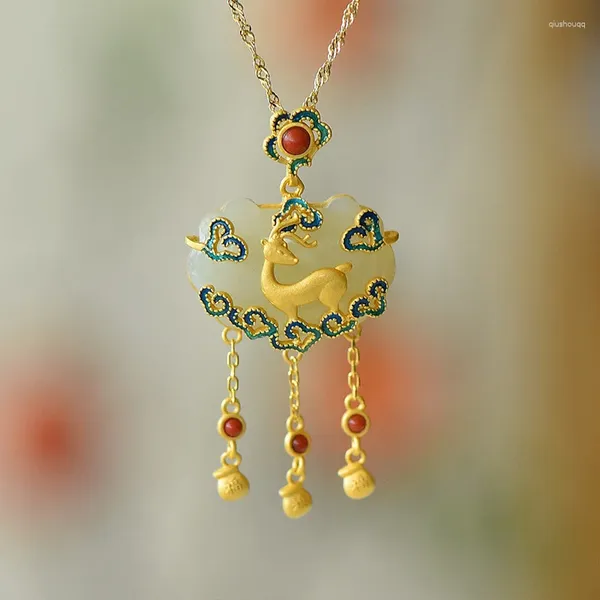 Halsketten mit Anhänger, Heritage-Stil im antiken Stil, vergoldet, eingelegt, Nachahmung natürlicher Hetian-Jade, Emaille. Ein Hirsch hat Ihnen gute Wünsche