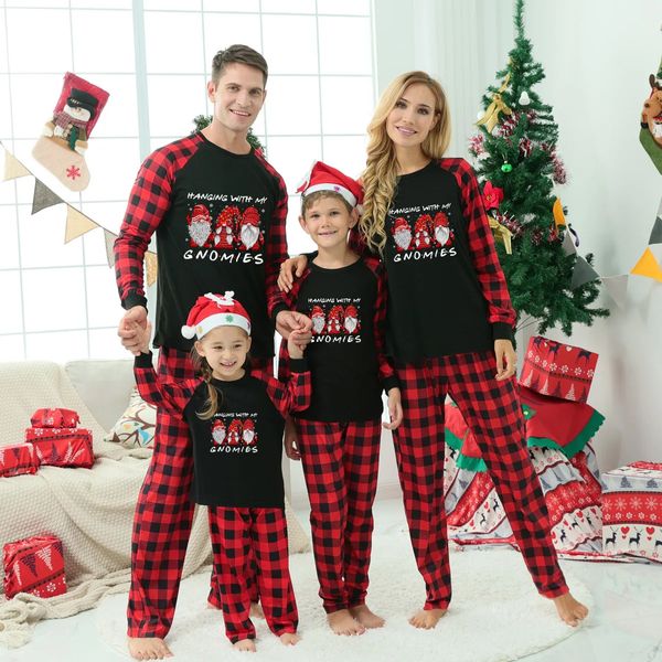 Família correspondente a roupas de Natal Pijamas de correspondência de Natal para crianças mamãe padrear roupas de dormir de 2024 anos de férias de férias de Natal 231120