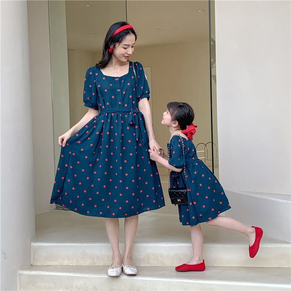 Aile eşleşen kıyafetler eşleşen aile kıyafetleri anne ve kızı chffion yaz elbisesi polka dot anne ve kızı kıyafetler moda kıyafeti 230421