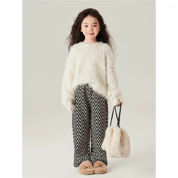 Conjuntos de roupas 2023 Coreano Inverno Meninas Bebê Moda Imitação Mink Suéter Diamante Xadrez Calças De Pelúcia Conjunto