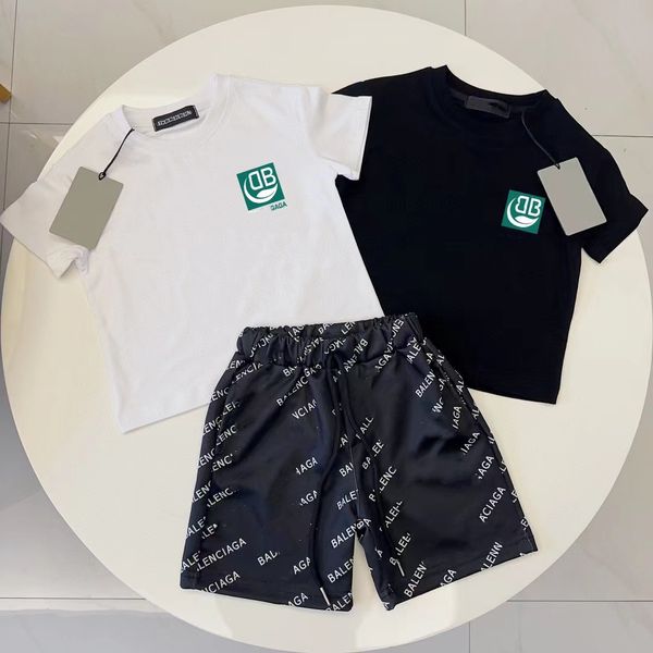 Kid Designer T-Shirt Kinderkleidung Sets Sommer Zweiteiler Sommer Kurzarm-Shorts 18 Stile weiß und schwarz mit Buchstaben