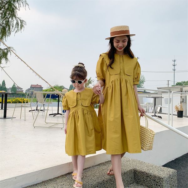 Familienübergreifende Outfits Mommy und Tochter Matching Kleid Sommer Mutter Kinder Mädchen Gelb rosa Familie Look Kleider koreanische passende Familie Outfits 230421