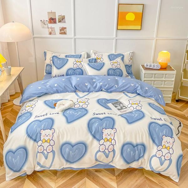 Set di biancheria da letto Blue Bear Love Heart Set Cartoon Flower Copripiumino Matrimoniale King Size Lenzuolo Morbido 3/4 pezzi Letto per la casa Bambino