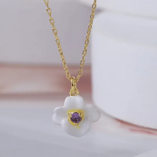 Collane con ciondolo Collana semplice ed elegante con fiori bianchi per le donne Gioielli di moda Smalto Smalto Accessori in rame