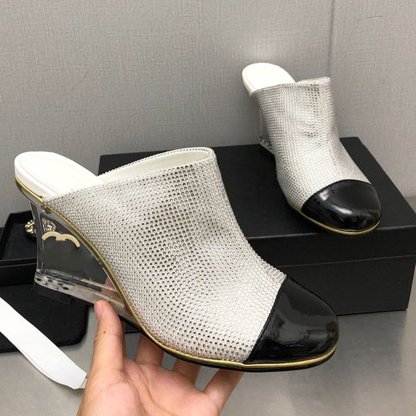 Kadınlar için Sandalet Platform Kama Topuklu Tasarımcı Strass Üst Retro Siyah Terlik Bayanlar Slaytlarda Slaytlarda Luxurys Düğün Ayakkabıları Parti Gündelik Ayakkabı Flip Flops