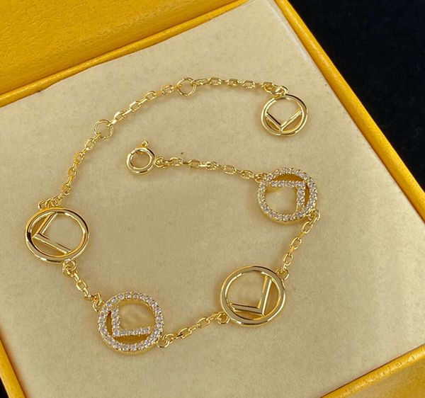 Bracciale con ciondoli di designer di gioielli di lusso per cintura di moda da donna Lettera F Braccialetti in oro firmati Ciondolo stile classico Simpie
