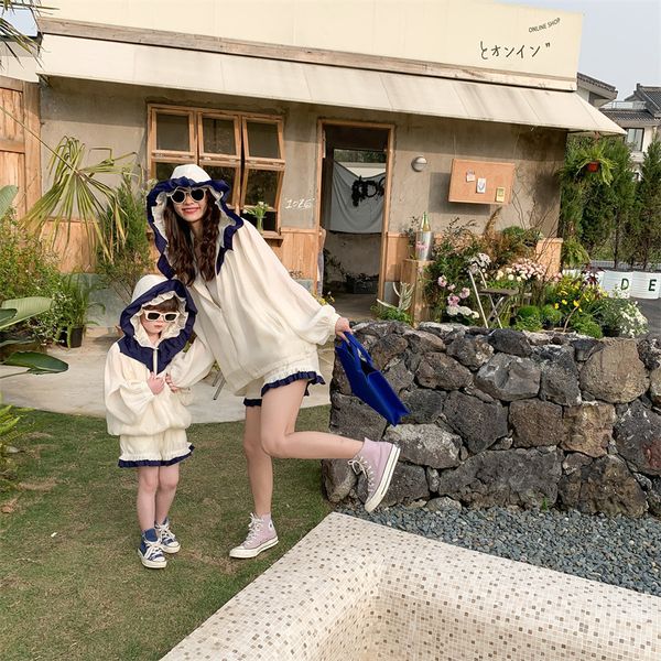 Familienübereinstimmung Outfits Eltern-Kind-Verschlüsselung Frauen und Frauen koreanischer westlicher Stil von Frauen im koreanischen westlichen Stil von Frauen mit Kapuze-Strickjacke mit Kapuze-Strickjacke Sunscreen Anzug thi 230421