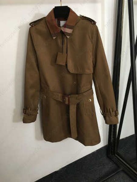 Trench di design Giacca di lusso da donna Stile britannico Classico Fodera con stampa scozzese Vita con lacci Sottile Giacca a vento di media lunghezza Abbigliamento da donna