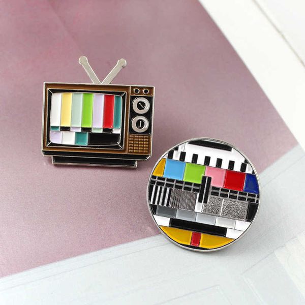 Pinos broches de tv vintage sem sinal no pino de lapela dos anos 80 ser rio com cor de arco -íris cor de arco -íris