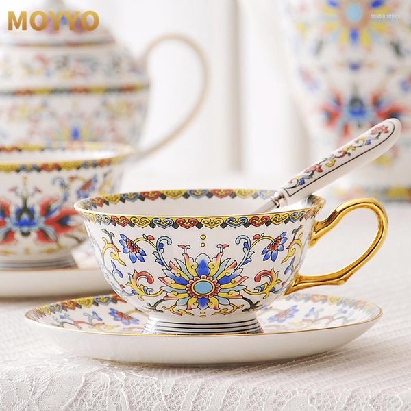 Tazze Piattini Tazza da caffè in ceramica di lusso modello Bone China Riutilizzabile Cucina moderna Tazza da tè al latte con cucchiaio Regalo Taza Cafe Drinkware