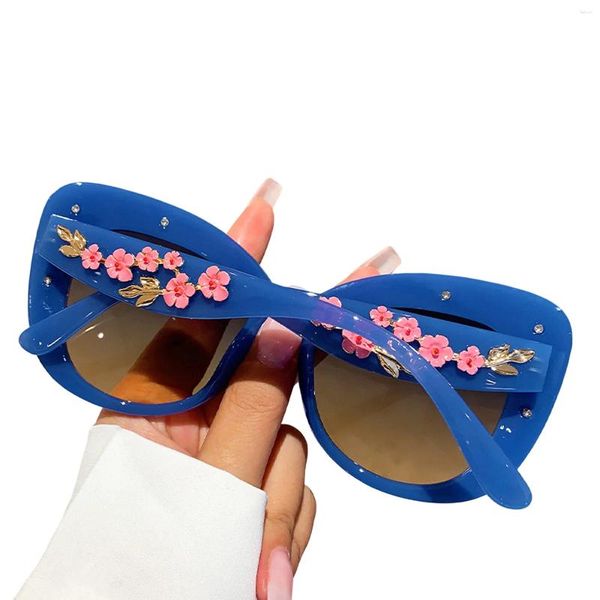 Óculos de sol feminino na moda com moldura de flor em relevo matizado proteção UV Sunnies óculos ao ar livre para senhoras