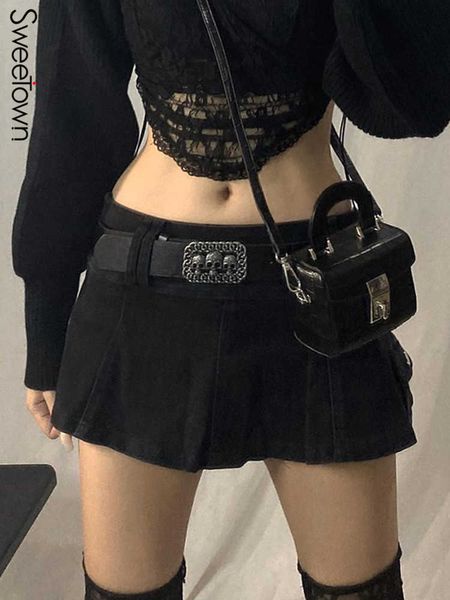 Röcke Sweetown Goth Schwarz Denim Micro Mini Shorts Rock Niedrige Taille Y2K Grunge Röcke Damen 2022 Frühling Korean Fashion Weißer Jeansrock P230422